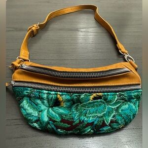 Hiptipico Sling Bag
